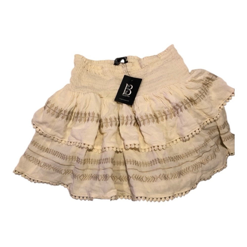 Blue B Collection Women’s Cream Colored with Elastic Waist Mini Skirt Size M NWT